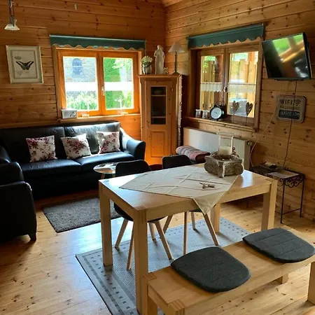 福尔卡内菲尔赫普度假屋 Schonbach (Vulkaneifel)